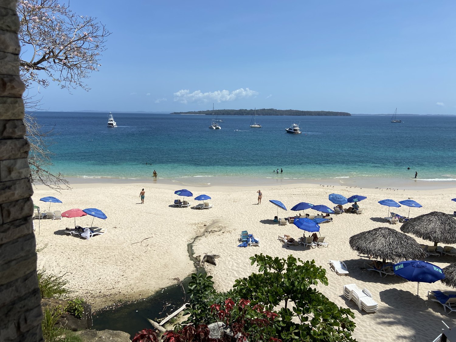 Cacique Beach, Contadora Island. Panama province_0026