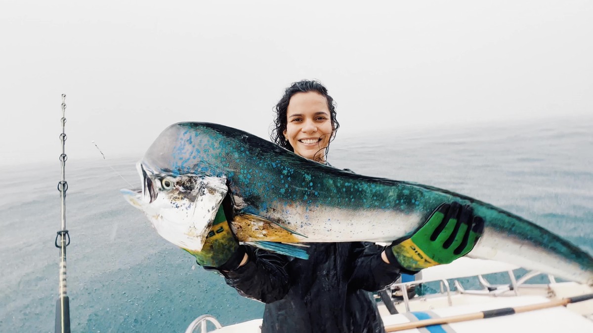 online-Woman showing her catch at Pearl Islands, Panama Province, Panamá_resultado
