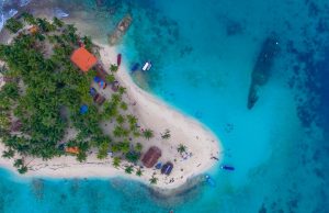 Aguas Cristalinas y Arena Blanca para Disfrutar en el Atlántico
