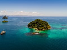 Dos Océanos Llenos de Paraísos Tropicales