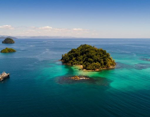Dos Océanos Llenos de Paraísos Tropicales