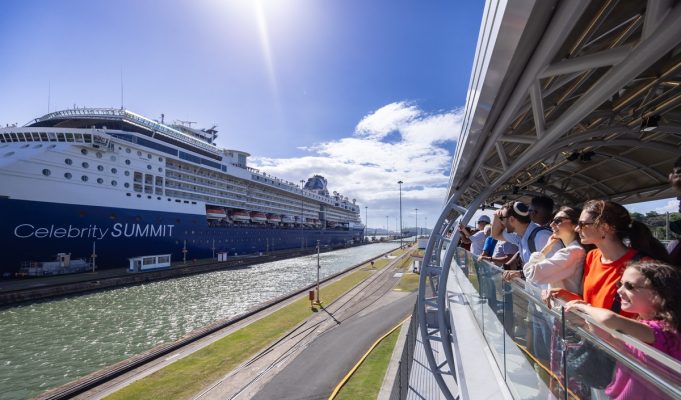 Maravilla de la Ingeniería Rodeada de Fascinante Biodiversidad